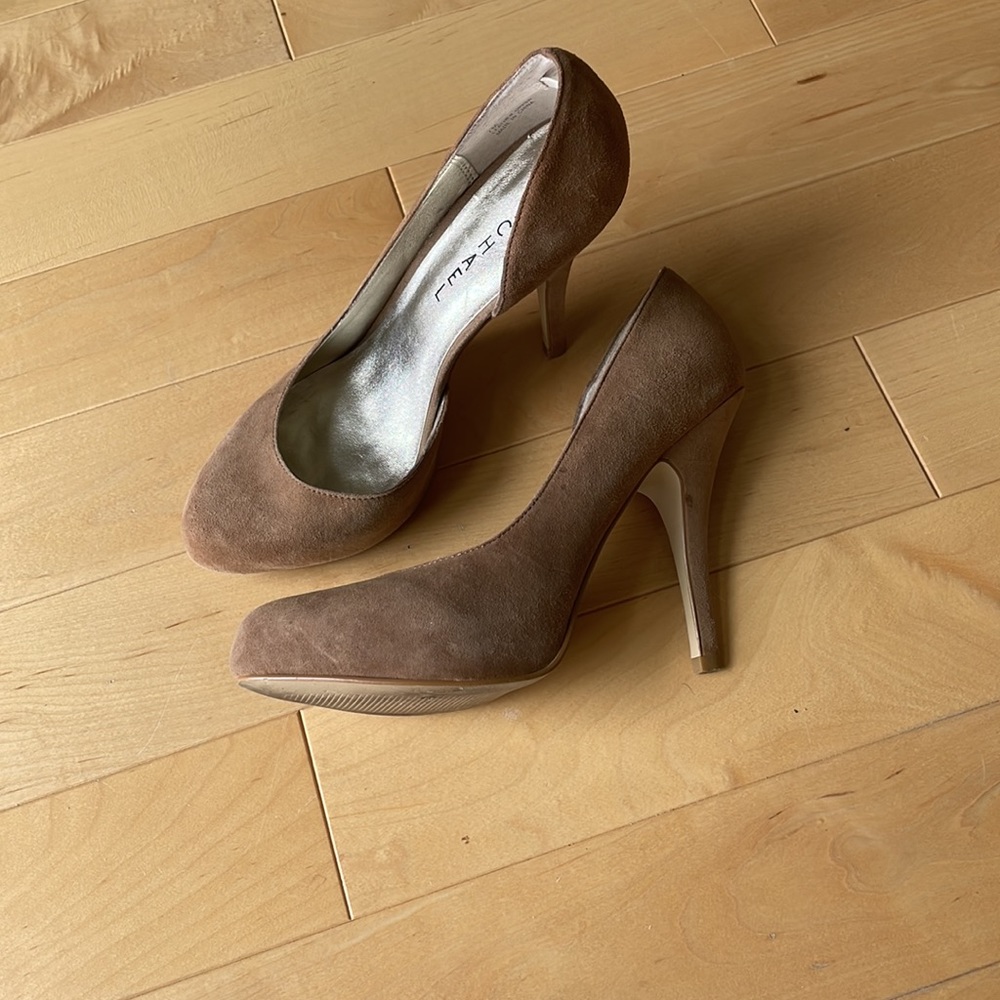 MICHAEL tan ultra suede 4” pumps